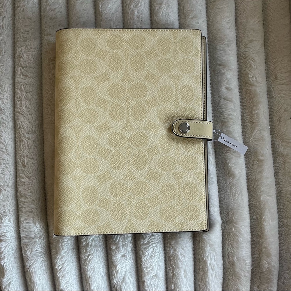 NWOT Coach Signature Canvas Notebook in Silver/Hay